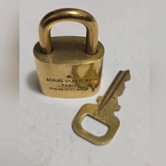 Louis vuitton Lock and key 300's Series - Picture 14 of 16